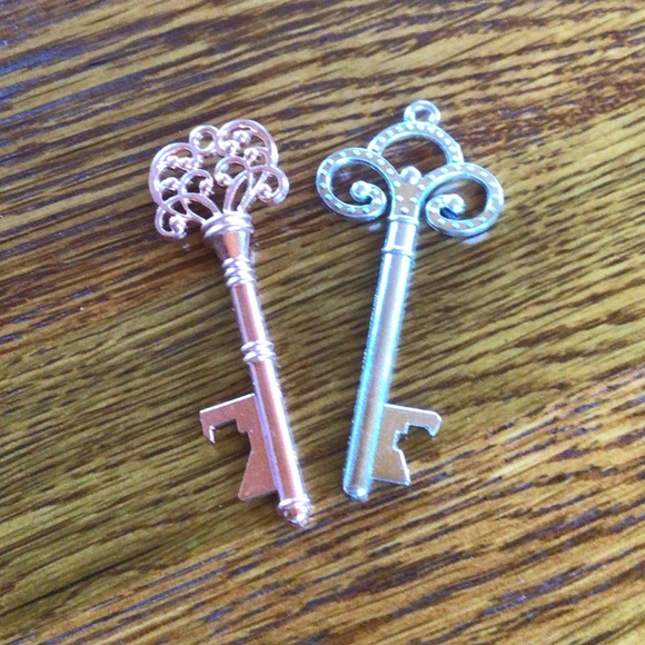 Bundle of 2 Vintage Replica Antique Skeleton Key Bottle Openers - Picture 1 of 4